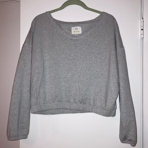 long sleeve cropped athleisure top